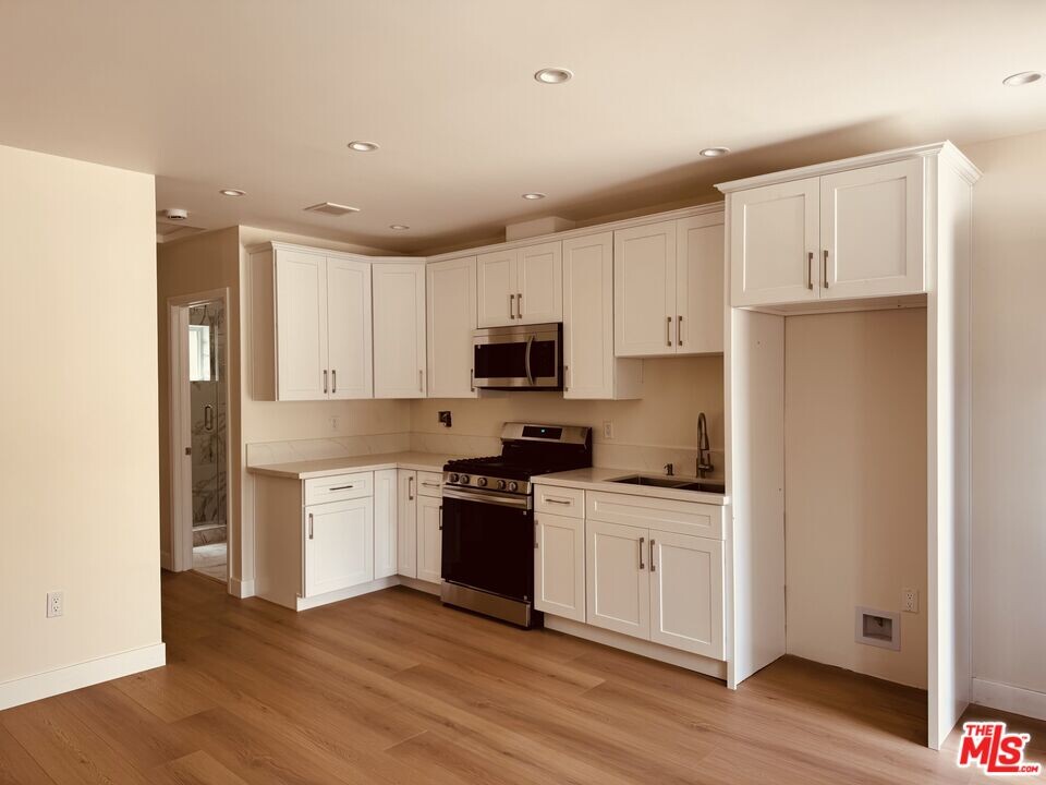 7841 Peachtree Ave in Los Angeles, CA - Building Photo