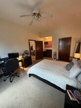 247 Pearl St, Unit #204 in Somerville, MA - Foto de edificio - Building Photo