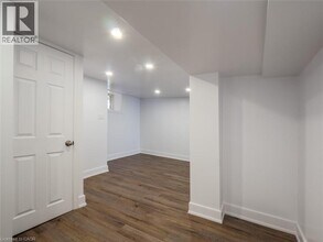 116 Myrtle Ave in Hamilton, ON - Building Photo - Building Photo