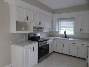 1038 Somerset Ave in Taunton, MA - Building Photo - Building Photo