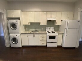 329 Concord Ave in Toronto, ON - Building Photo