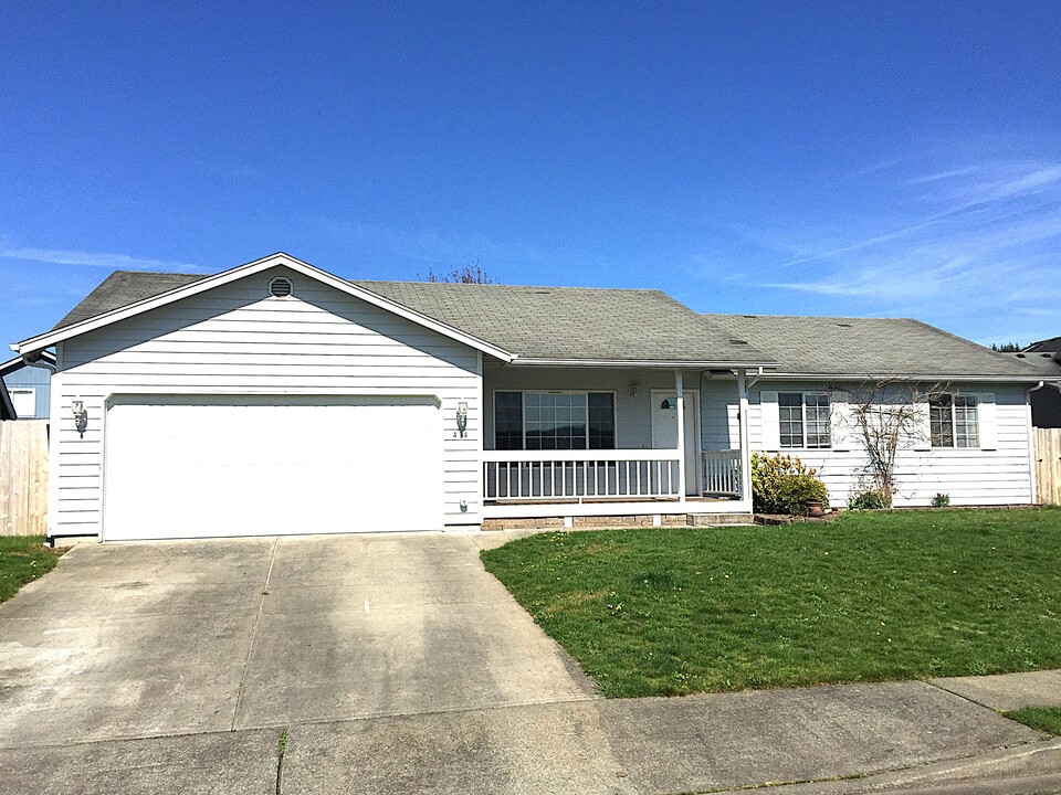 414 Orting Ave NW in Orting, WA - Building Photo