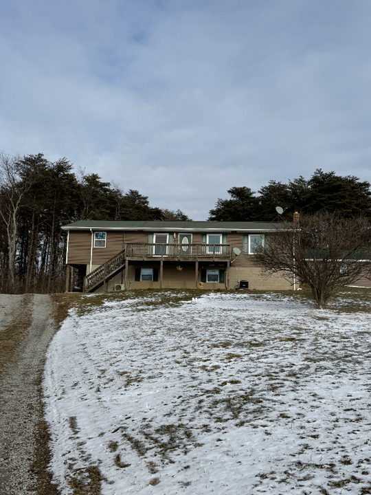 211 Dividing Ridge Rd in Amity, PA - Building Photo