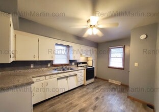 736 Sherman Ave in Waterloo, IA - Building Photo - Building Photo