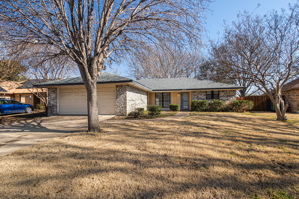 5218 Prairie Creek Dr in Flower Mound, TX - Foto de edificio