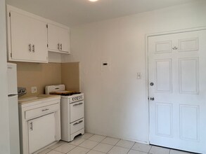 12732 Venice Blvd. in Los Angeles, CA - Foto de edificio - Building Photo