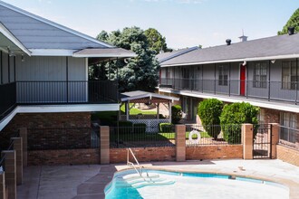 1200 Madeira in Albuquerque, NM - Building Photo - Interior Photo