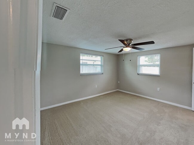 9724 Lakeside Ln in Port Richey, FL - Building Photo - Building Photo