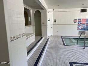 5340 Yarmouth Ave in Los Angeles, CA - Building Photo - Building Photo