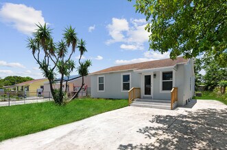 720 McIntosh St in West Palm Beach, FL - Building Photo - Building Photo