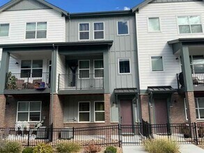 7025 Cumbria Ct in Castle Pines, CO - Building Photo - Building Photo