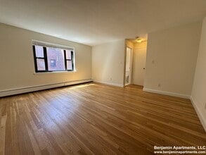 43 Harvard St, Unit 4 in Brookline, MA - Building Photo - Building Photo