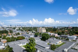 2900 NW 7th St in Miami, FL - Building Photo - Building Photo