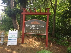 Evergreen Crest Apartments in Puyallup, WA - Building Photo - Building Photo