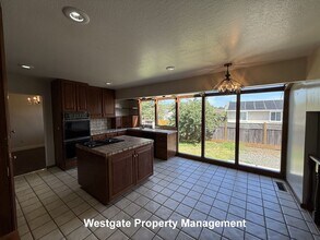 328 Smith Dr in Petaluma, CA - Building Photo - Building Photo