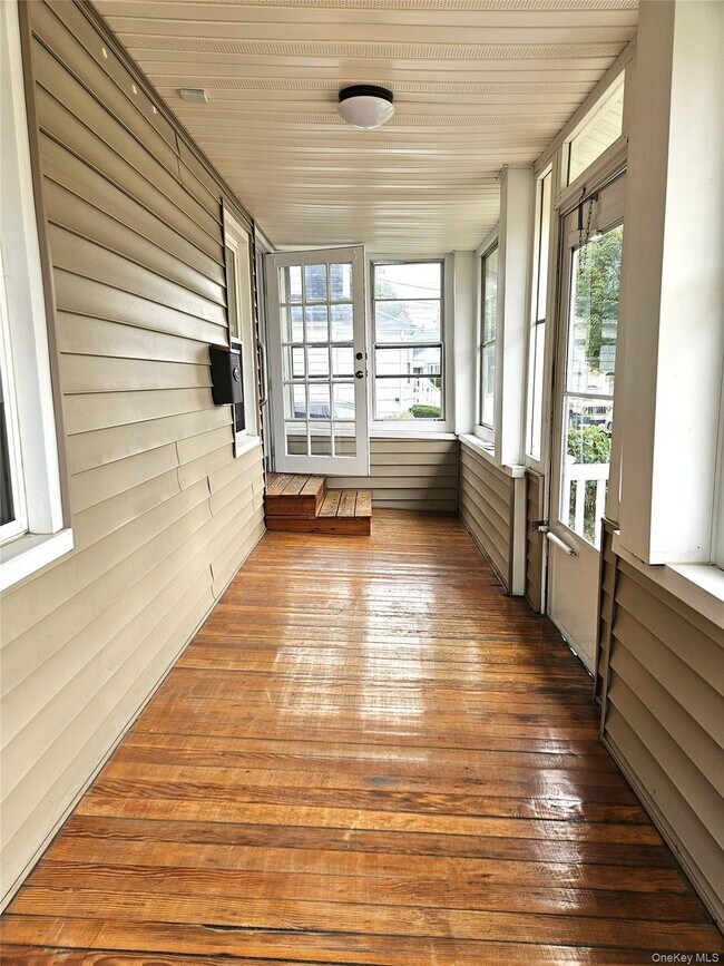 5 1st Ave-Unit -2nd Fl in East Rockaway, NY - Building Photo - Building Photo