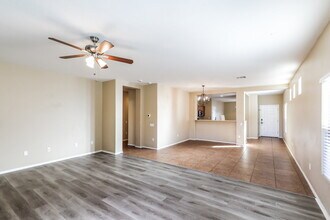 526 W Calle Sombra Linda in Sahuarita, AZ - Foto de edificio - Building Photo