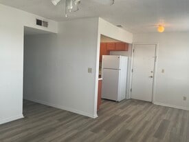 Western Redd in El Paso, TX - Building Photo