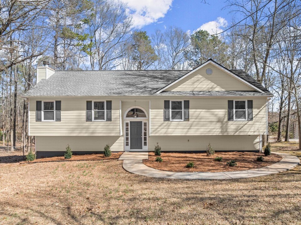 175 Cedar Ridge Dr in Braselton, GA - Foto de edificio