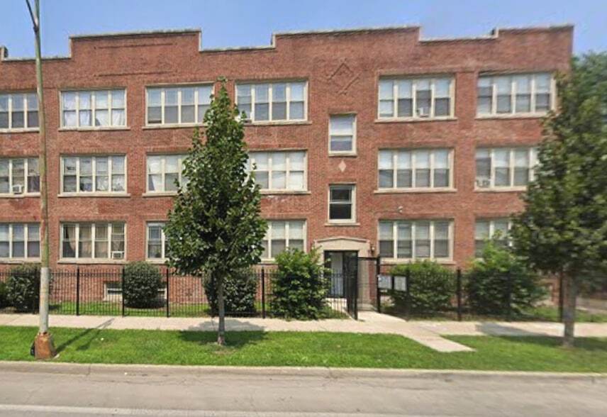 604 E Marquette Rd in Chicago, IL - Building Photo