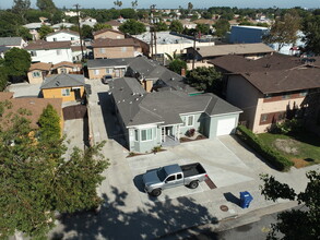 9800 Madison Ave in South Gate, CA - Building Photo - Building Photo