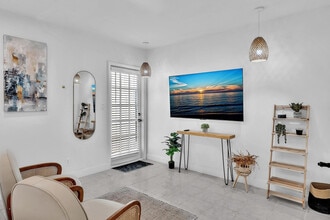 1941 Washington St in Hollywood, FL - Building Photo - Building Photo