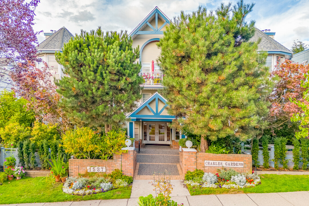 Charles Gardens in Vancouver, BC - Building Photo