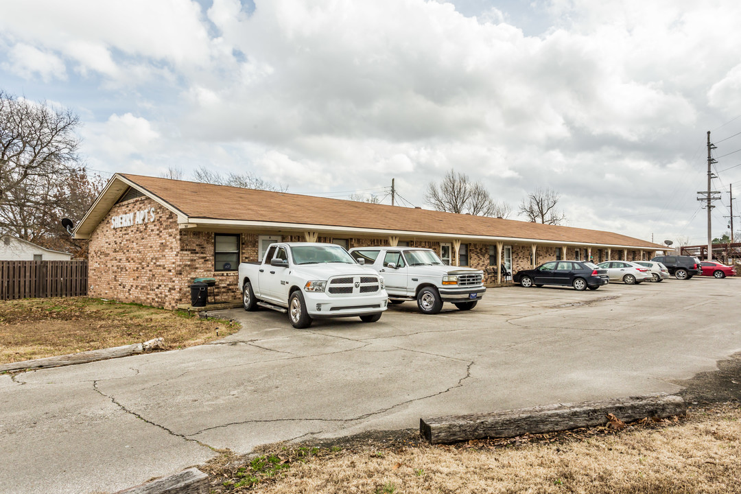 Sherry Apartments in Jonesboro, AR - Building Photo