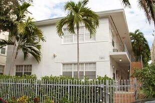 1551 Michigan Ave in Miami Beach, FL - Building Photo