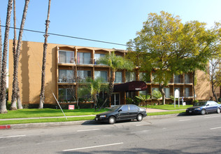 Chandler Apartments in Valley Village, CA - Building Photo - Building Photo