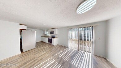 5246 Devron Dr in Jacksonville, FL - Building Photo - Building Photo