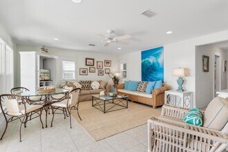 301 S Gulf Dr in Santa Rosa Beach, FL - Foto de edificio - Building Photo