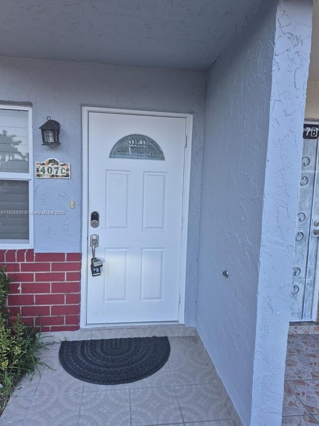 407 SW Natura Ave in Deerfield Beach, FL - Building Photo - Building Photo