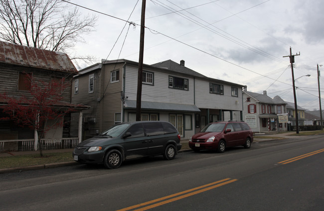 292 N Washington St in Berkeley Springs, WV - Foto de edificio - Building Photo