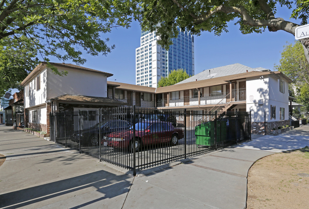 700 12th St in Sacramento, CA - Building Photo