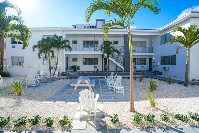 6877 Abbott Ave in Miami Beach, FL - Building Photo - Building Photo