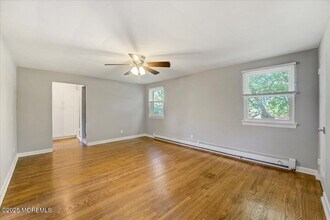 46 Manor Dr in Red Bank, NJ - Building Photo - Building Photo