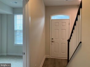 14036 Sunrise Valley Dr in Herndon, VA - Building Photo - Building Photo