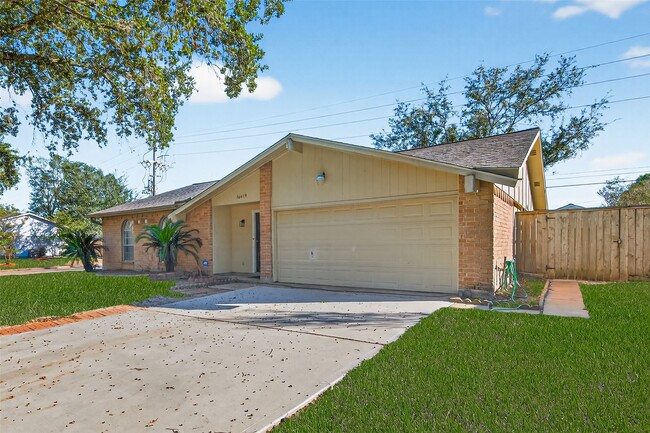 16419 Cairnway Dr in Houston, TX - Building Photo - Building Photo