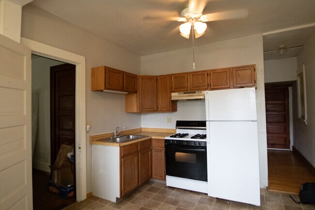 322 E Mifflin St, Unit #1 1st Floor - Basement in Madison, WI - Building Photo - Building Photo