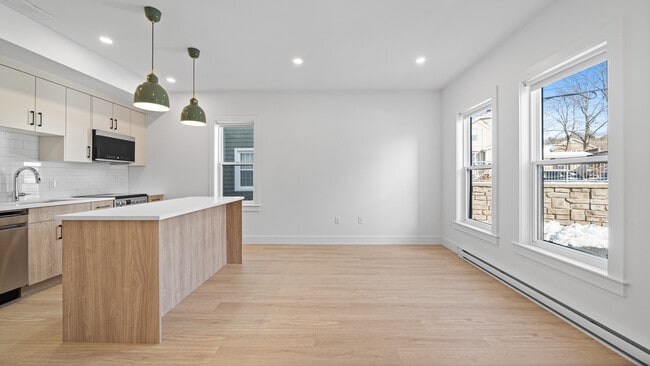 87 Prince Albert Rd in Dartmouth, NS - Building Photo - Building Photo