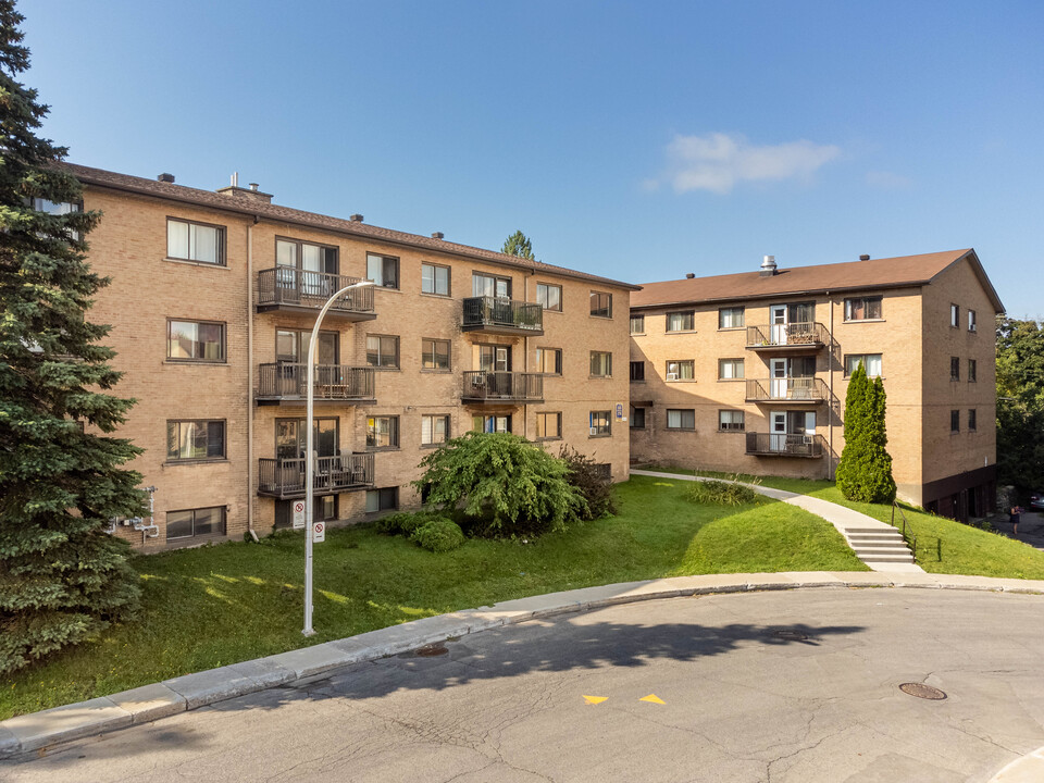 150 Garden in Dorval, QC - Building Photo