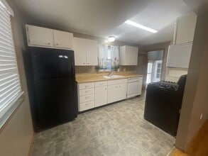 2401 Brockman St in Manhattan, KS - Building Photo - Building Photo