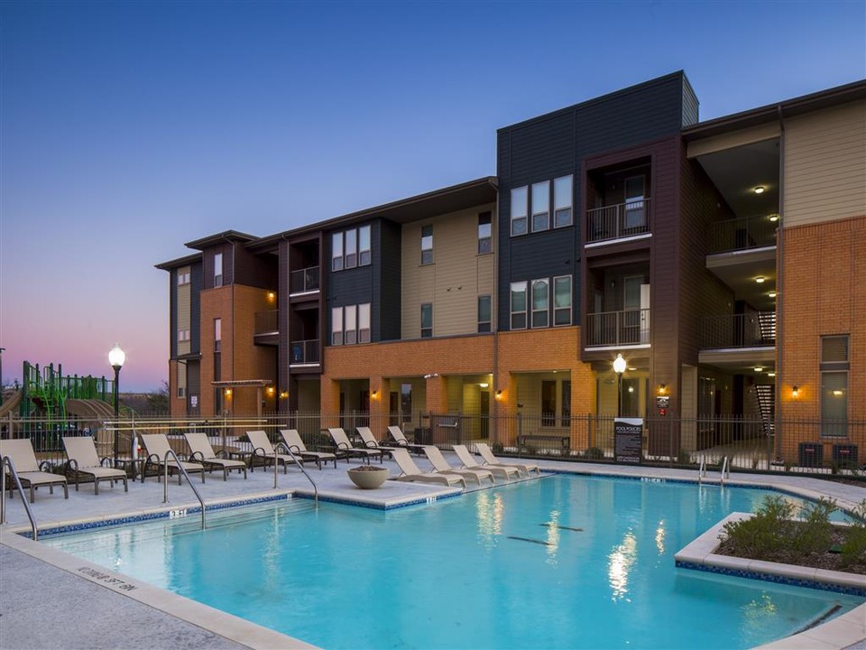 Landings at Marine Creek in Fort Worth, TX - Building Photo