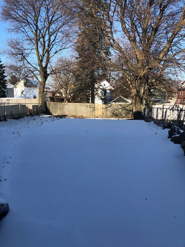 736 E 26th St in Erie, PA - Building Photo - Building Photo