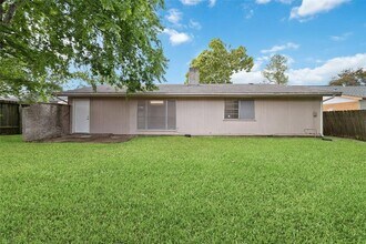 9910 Kent Towne Ln in Sugar Land, TX - Building Photo - Building Photo