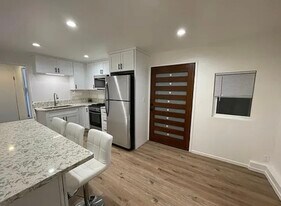 22331 Vanowen St in Canoga Park, CA - Building Photo