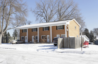 Washburn Circle Townhomes in Bloomington, MN - Building Photo - Building Photo