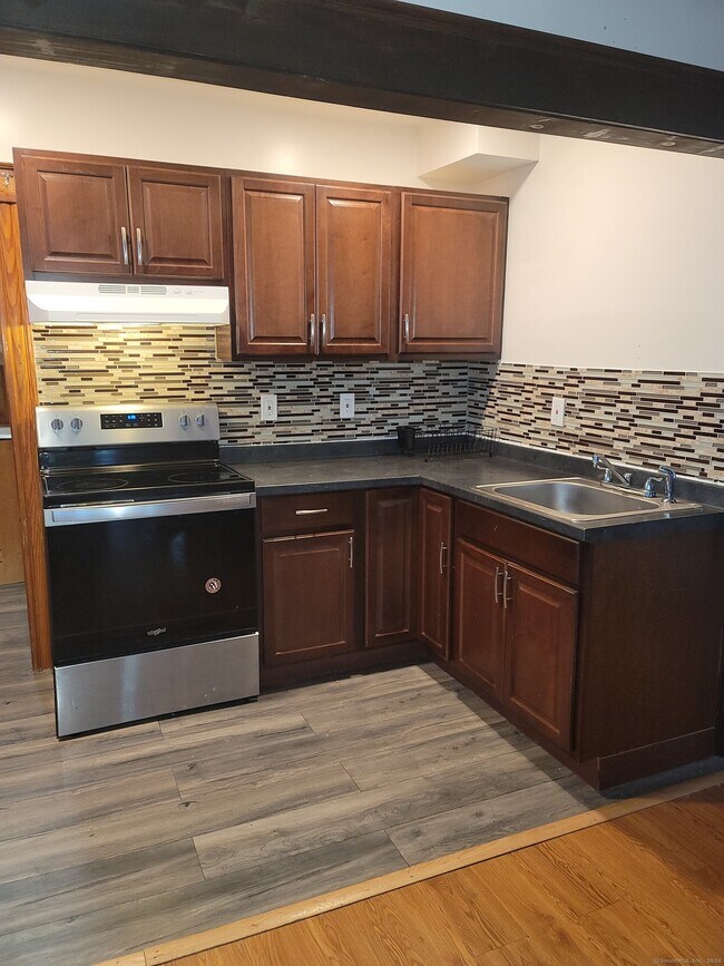 37 Rocky Hill Ave-Unit -First Floor in New Britain, CT - Building Photo - Building Photo