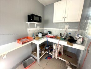 4361 SW 3rd St in Coral Gables, FL - Foto de edificio - Building Photo